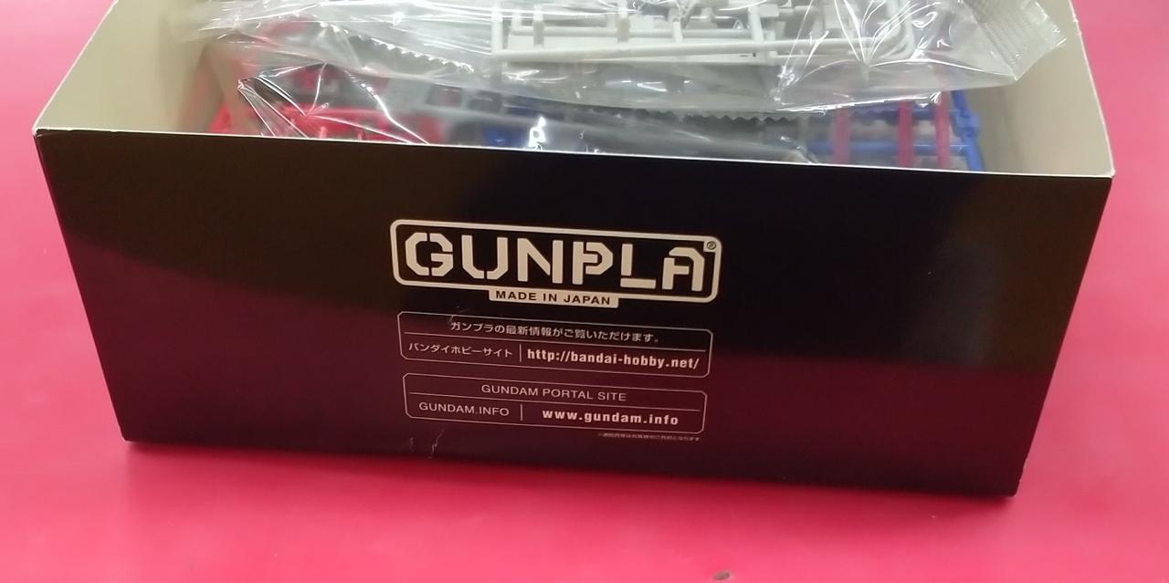 内側の箱にもキズ見られます。