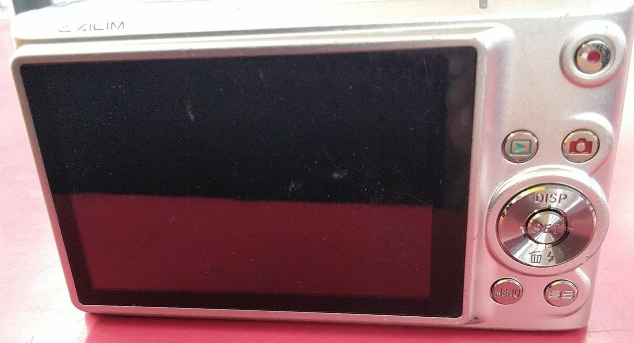 画面にキズ多いです