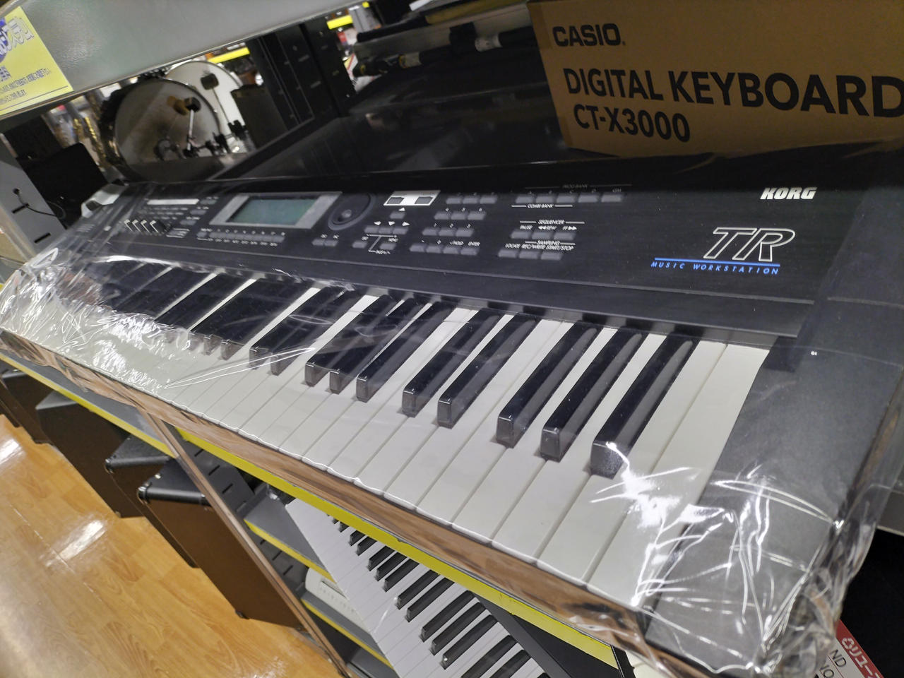 シンセサイザー KORG TR61  music workstation Restock KORG TR-61 61-Key Keyboard Workstation | Guitar Center