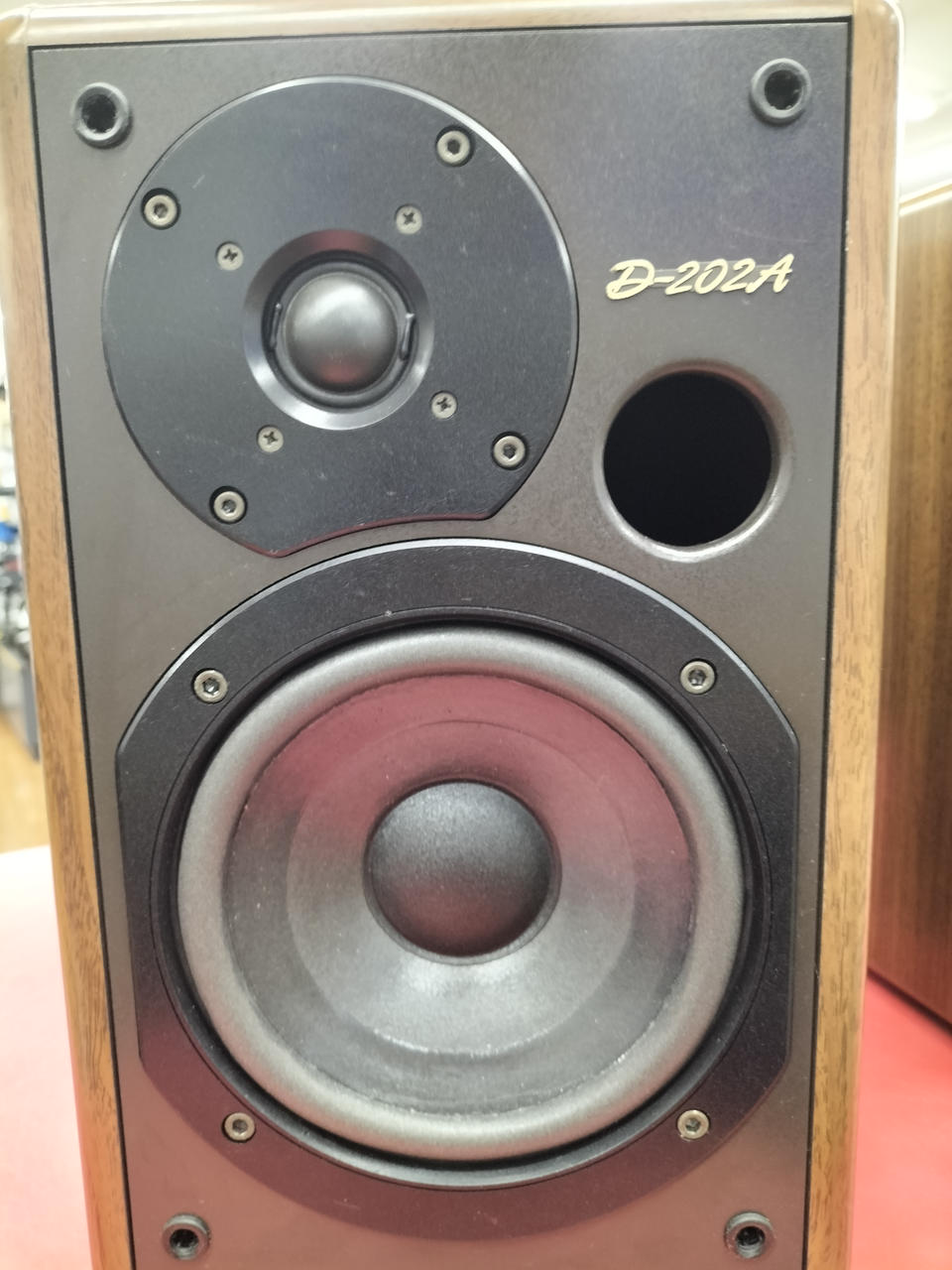 ONKYO　(オンキョー)　D-202A  スピーカー ONKYO スピーカー D-202A 手の込んだ内部の紹介｜tone quality
