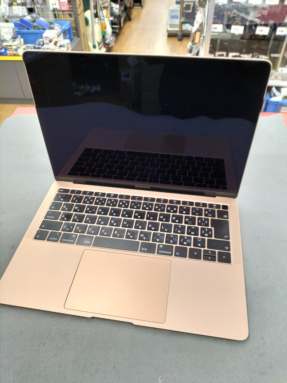 MACBOOK AIR