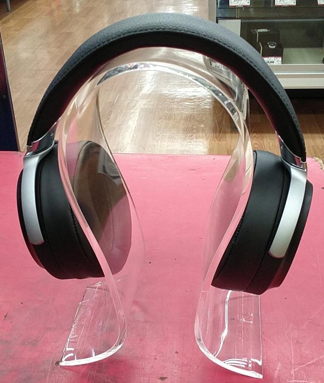 クリアスタンドは付属しません