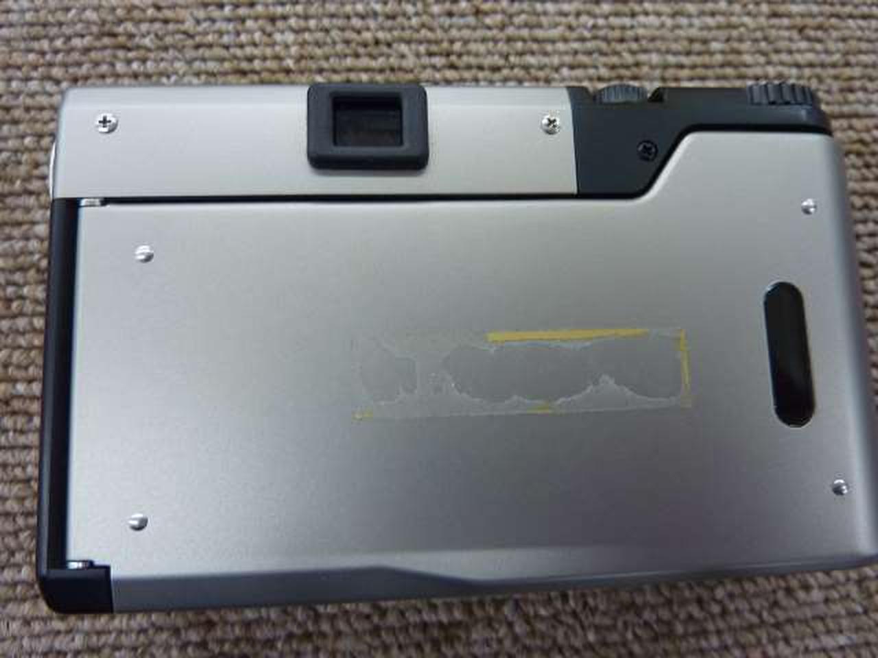 名札シールの剥がし痕あります