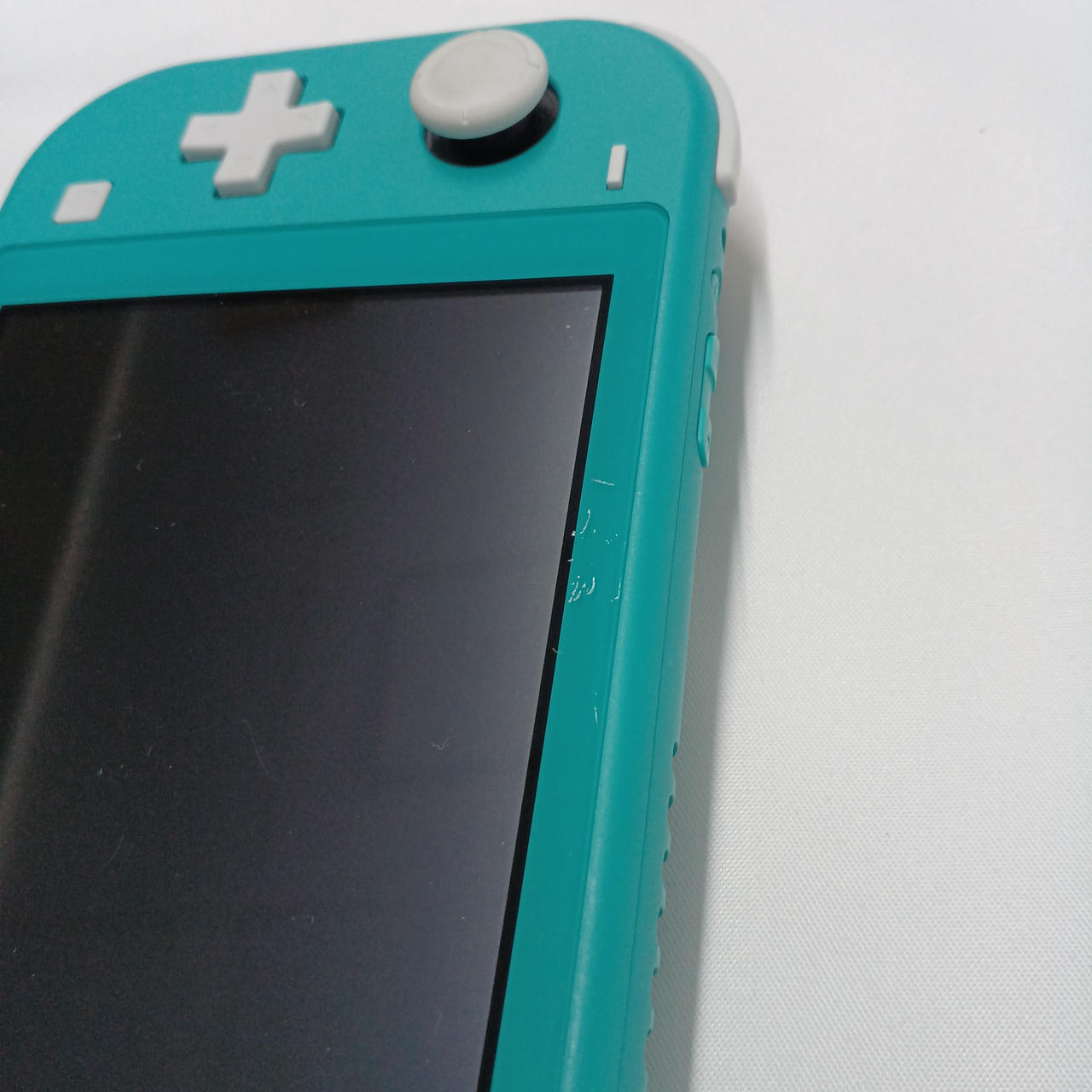 画面上部に目立つ傷