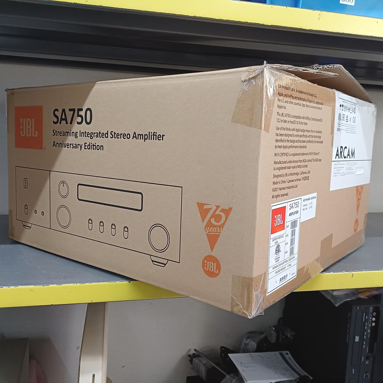 付属の段ボールに梱包して発送致します