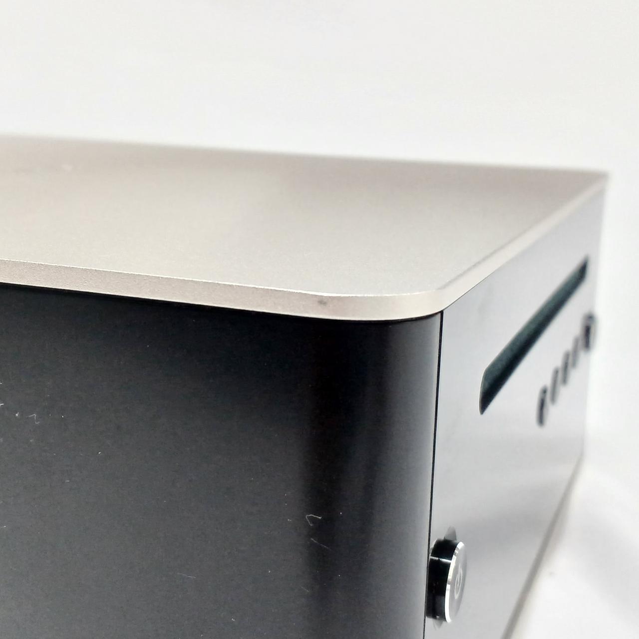 角寄りにキズがあります