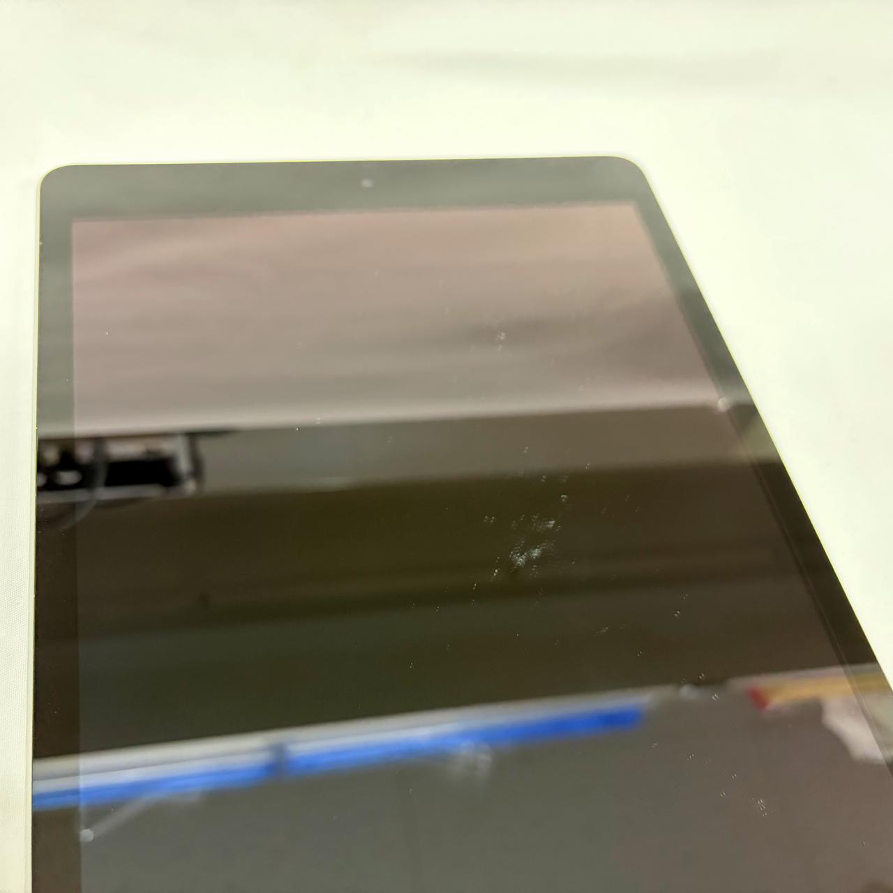 打痕のような画面キズがあります