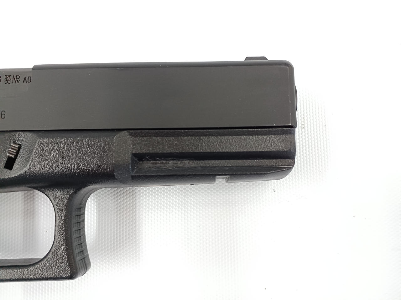 下の細い溝にキズ、ヨゴレ