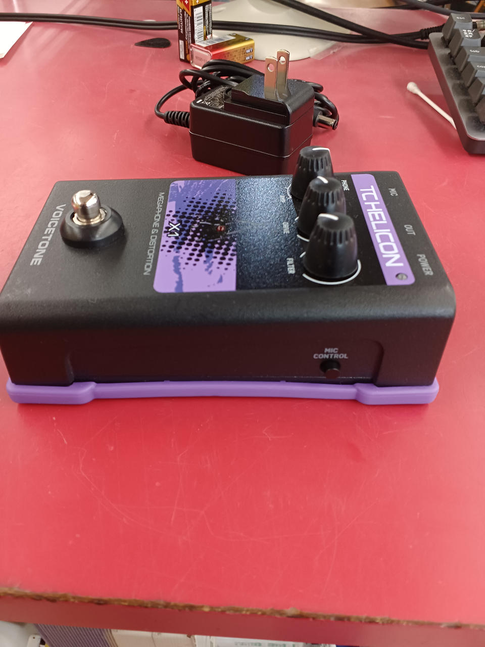 TC-HELICON VOICETONE X1 ボーカルエフェクター Amazon.com: TC Helicon VOICETONE X1 Single-Button Stompbox for