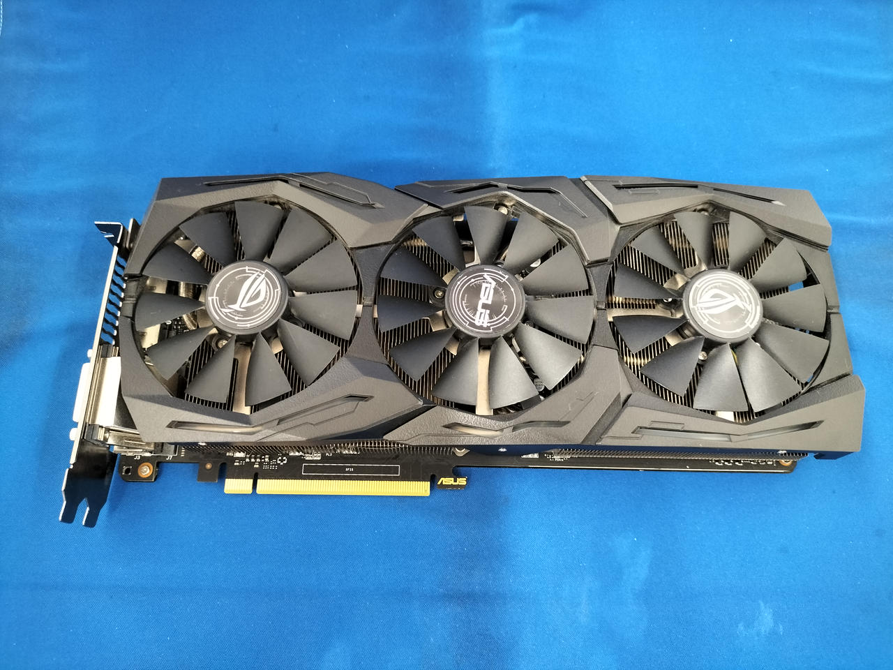 ASUS GTX1060 グラフィックボード Amazon | ASUS R.O.G. STRIXシリーズ NVIDIA GeForce GTX1060