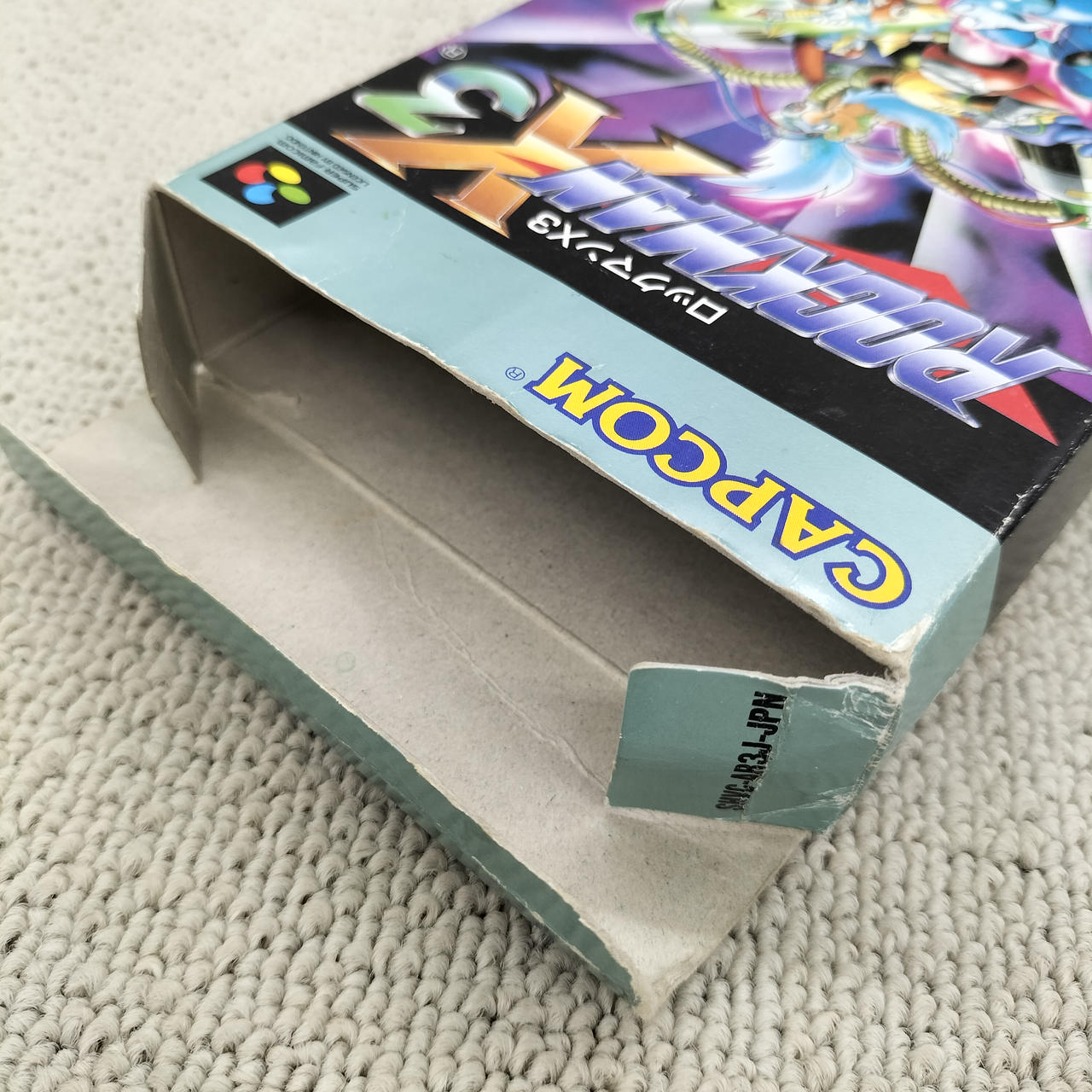 箱に傷みあり。