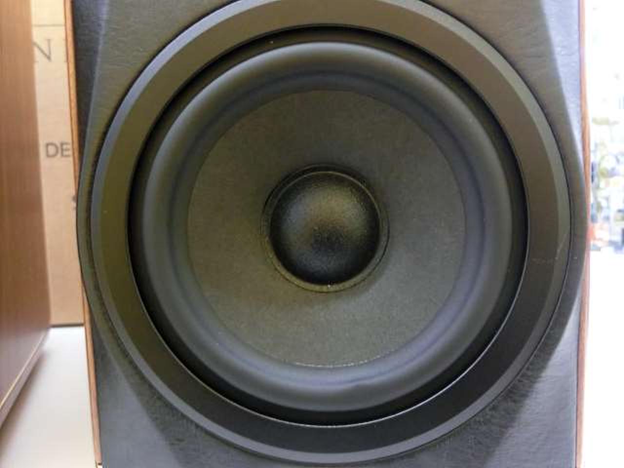 ウーファー下部　少し凹みあり