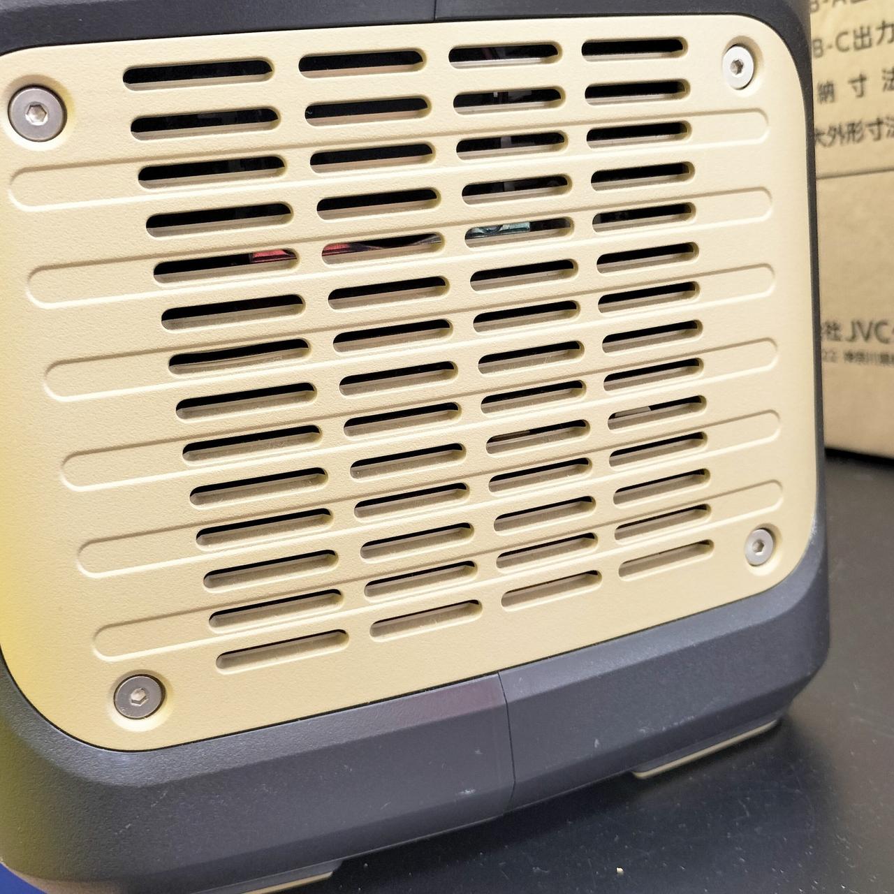 下部に白キズあります。