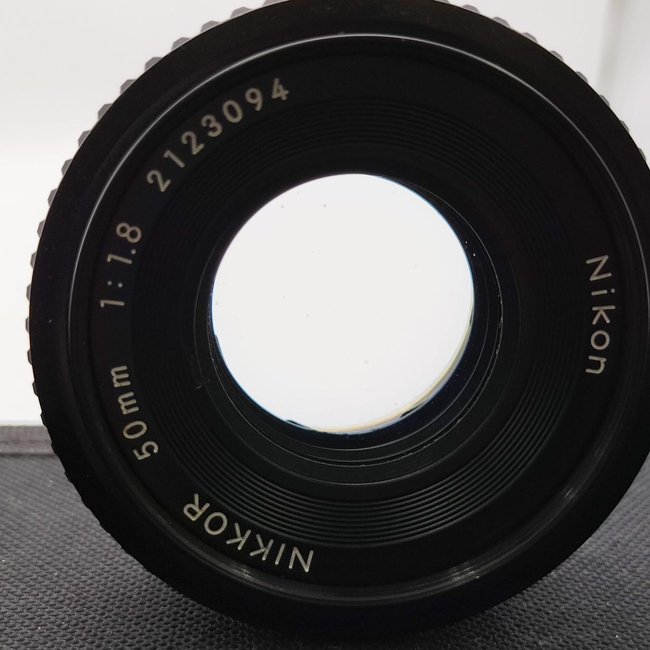 レンズ内部に黒い点ゴミあります。