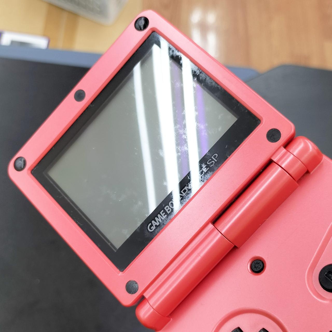 液晶に全体的にキズがあります