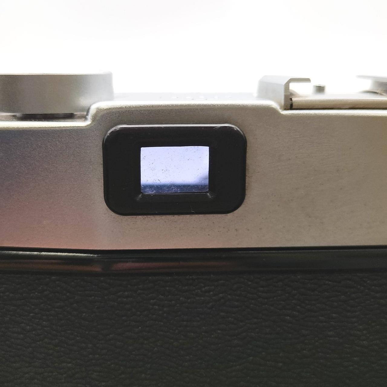 ファインダー内部に汚れあります