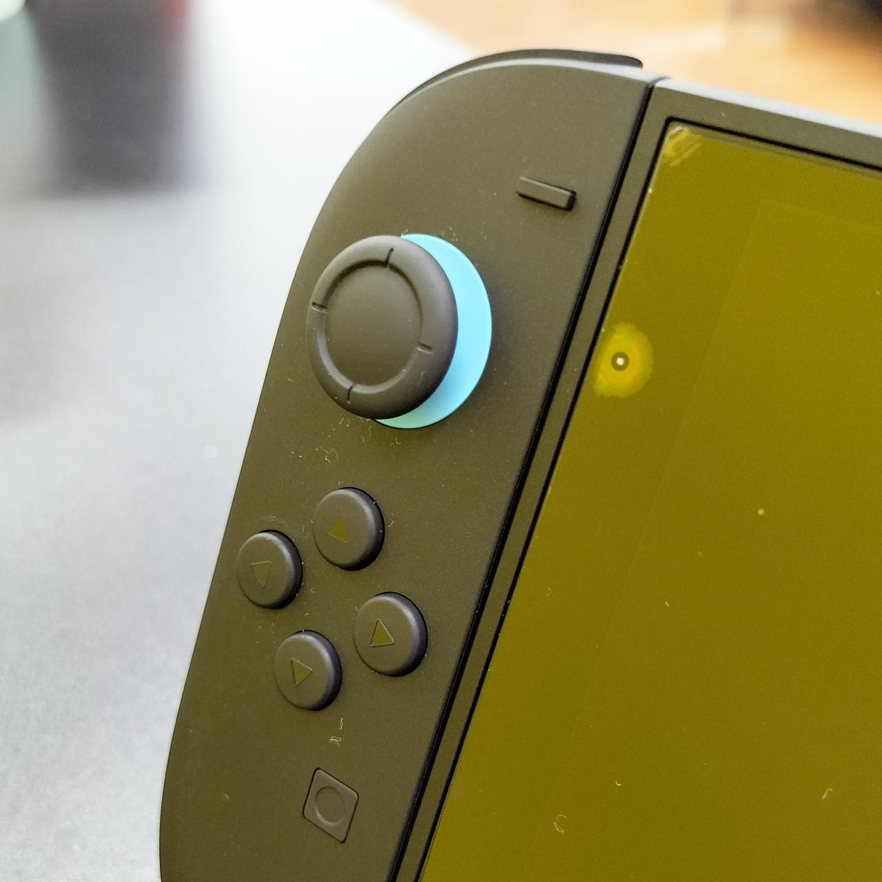 保護フィルムの中にゴミが入っています