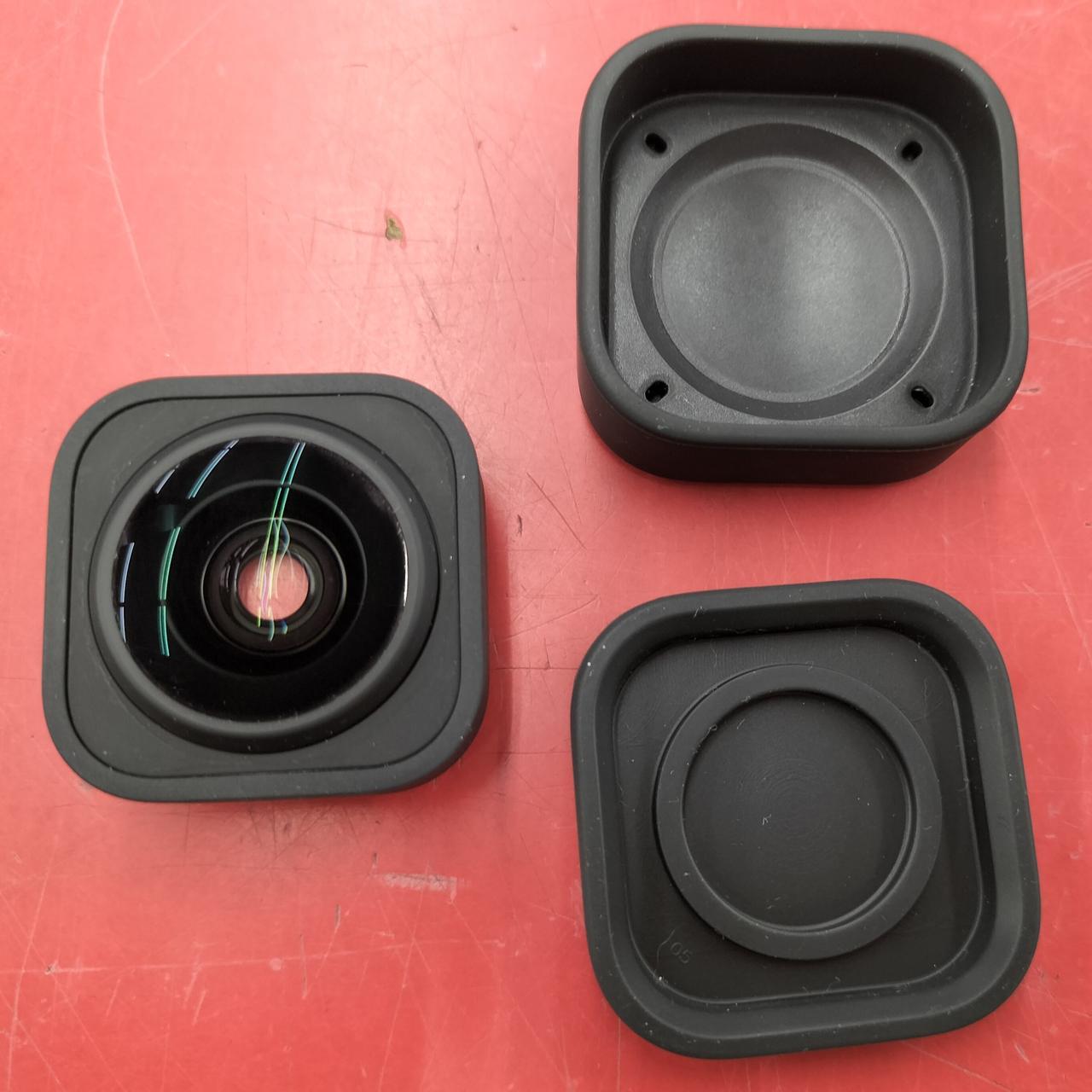 専用ケースのみが付属します。