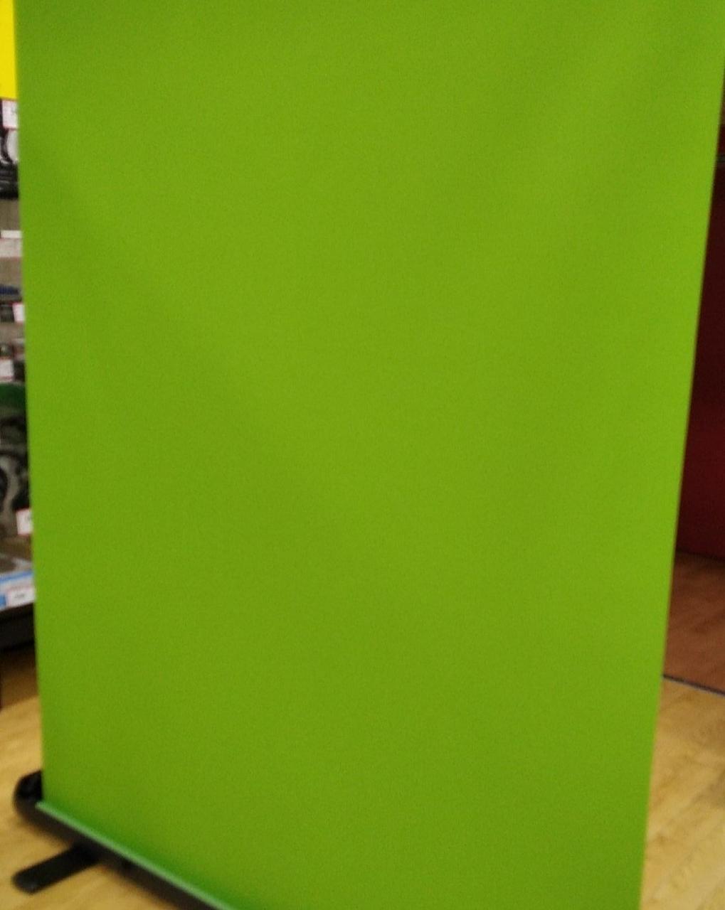 スクリーン、目立つキズなし