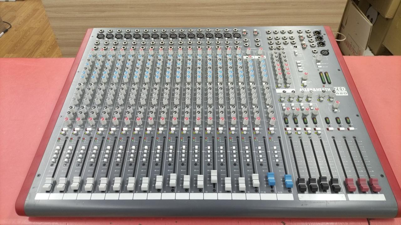 ALLEN & HEATH アナログミキサー GL2200　ハードケース付き ALLEN & HEATH アナログミキサー GL2200 ハードケース付き ALLEN