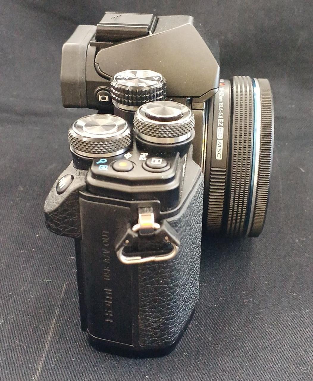 オリンパス　カメラ　美品 新品)OLYMPUS (オリンパス) PEN E-P7 14-42mm EZレンズキット