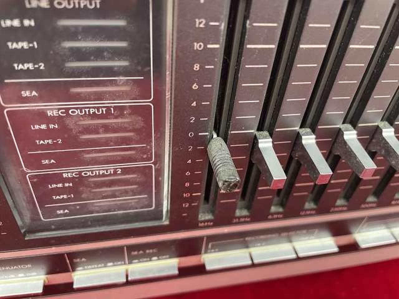 ツマミ1か所交換しています。