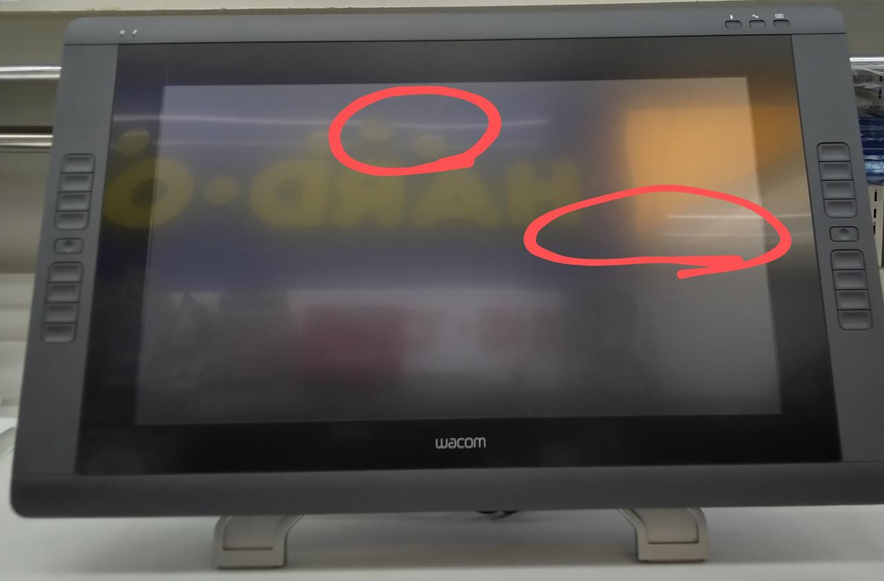 囲っている2箇所に細い小キズあり