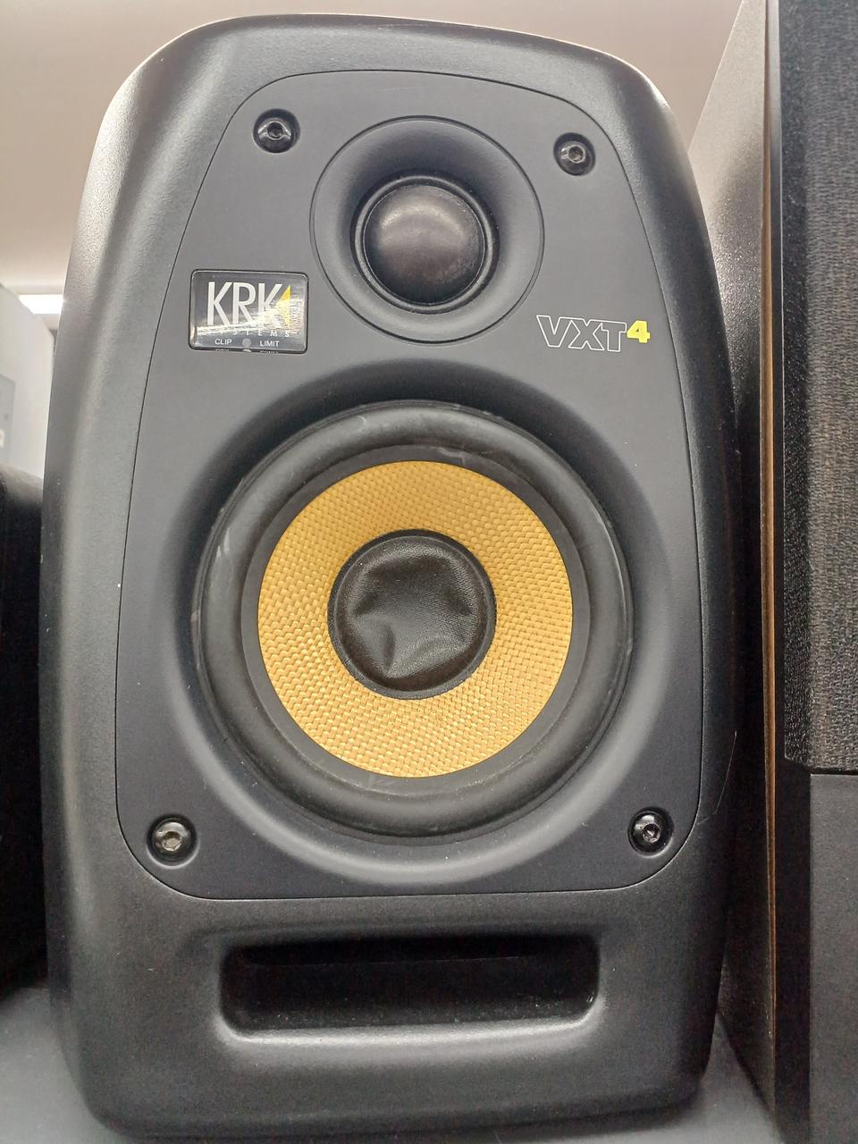 【極美品】KRK VXT4 パワードモニタースピーカー 全てのジャンルミックスに最適なモニターKRK VXT4！！
