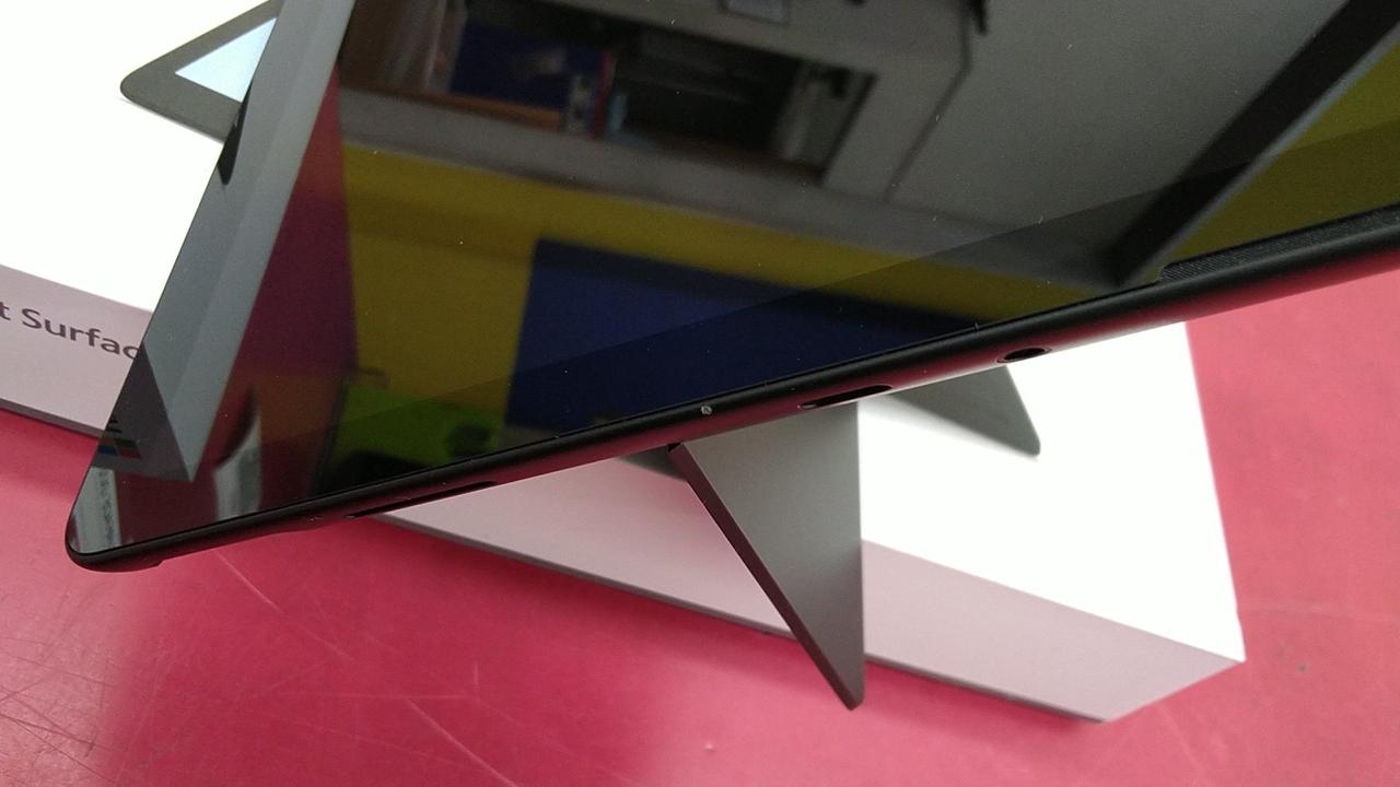 小さなキズがあります