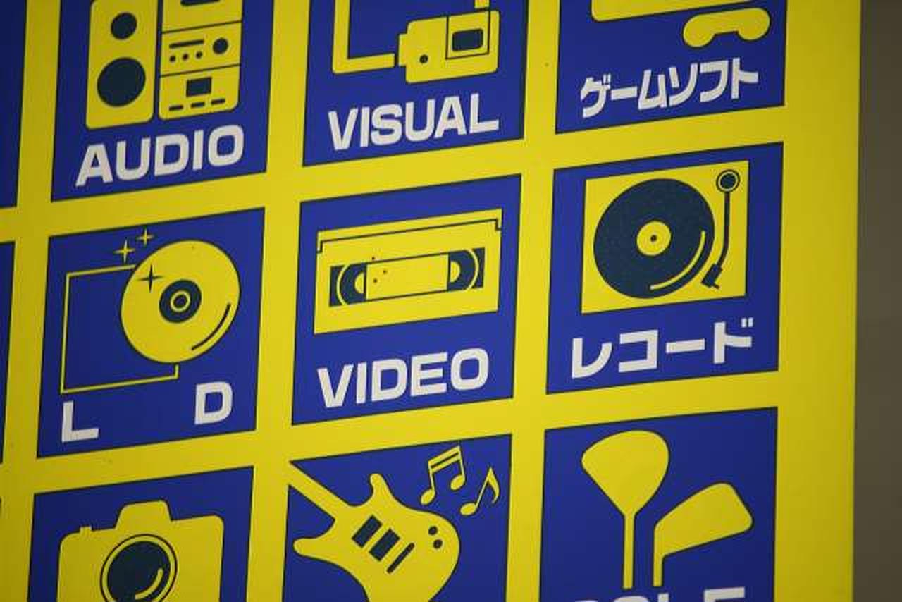 フチにかけてやや暗く見えます