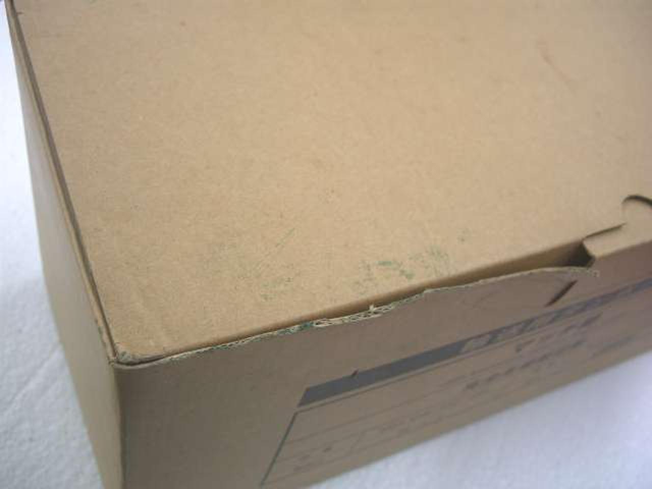 輸送箱に汚れ・破れあります。