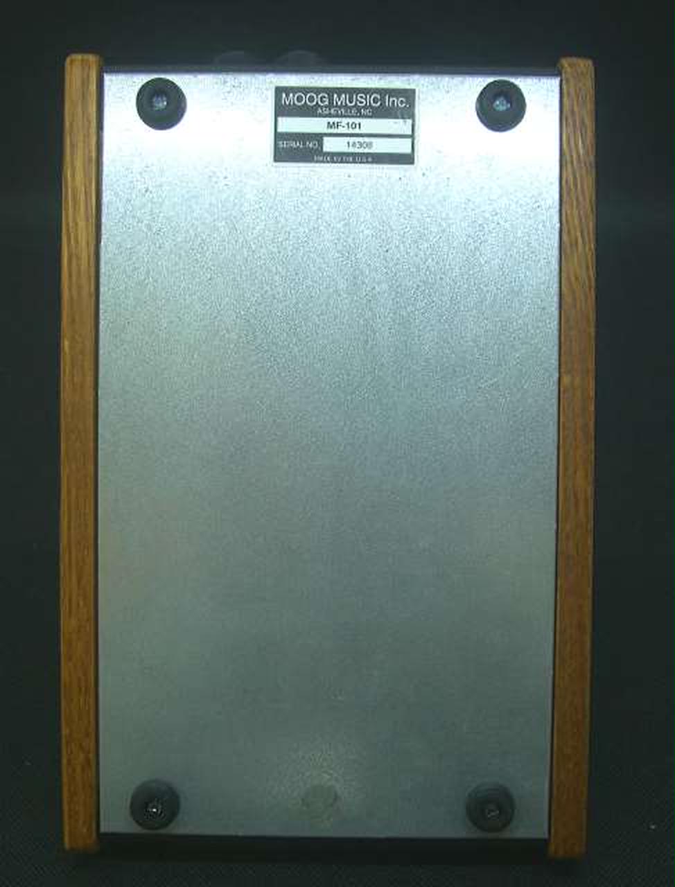 下部にシール跡あります。