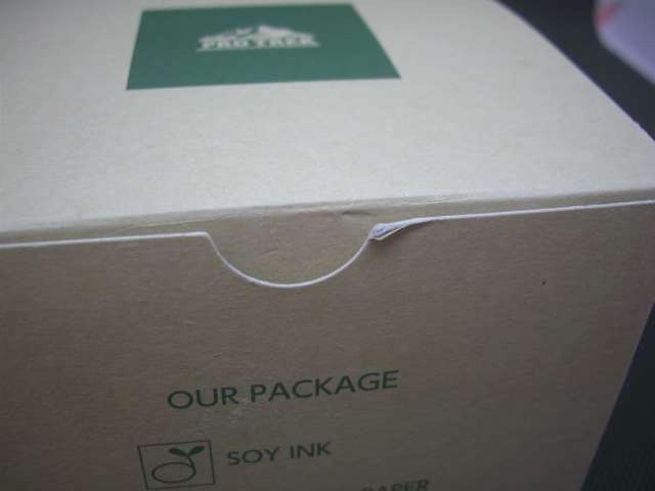 箱に傷みあります。