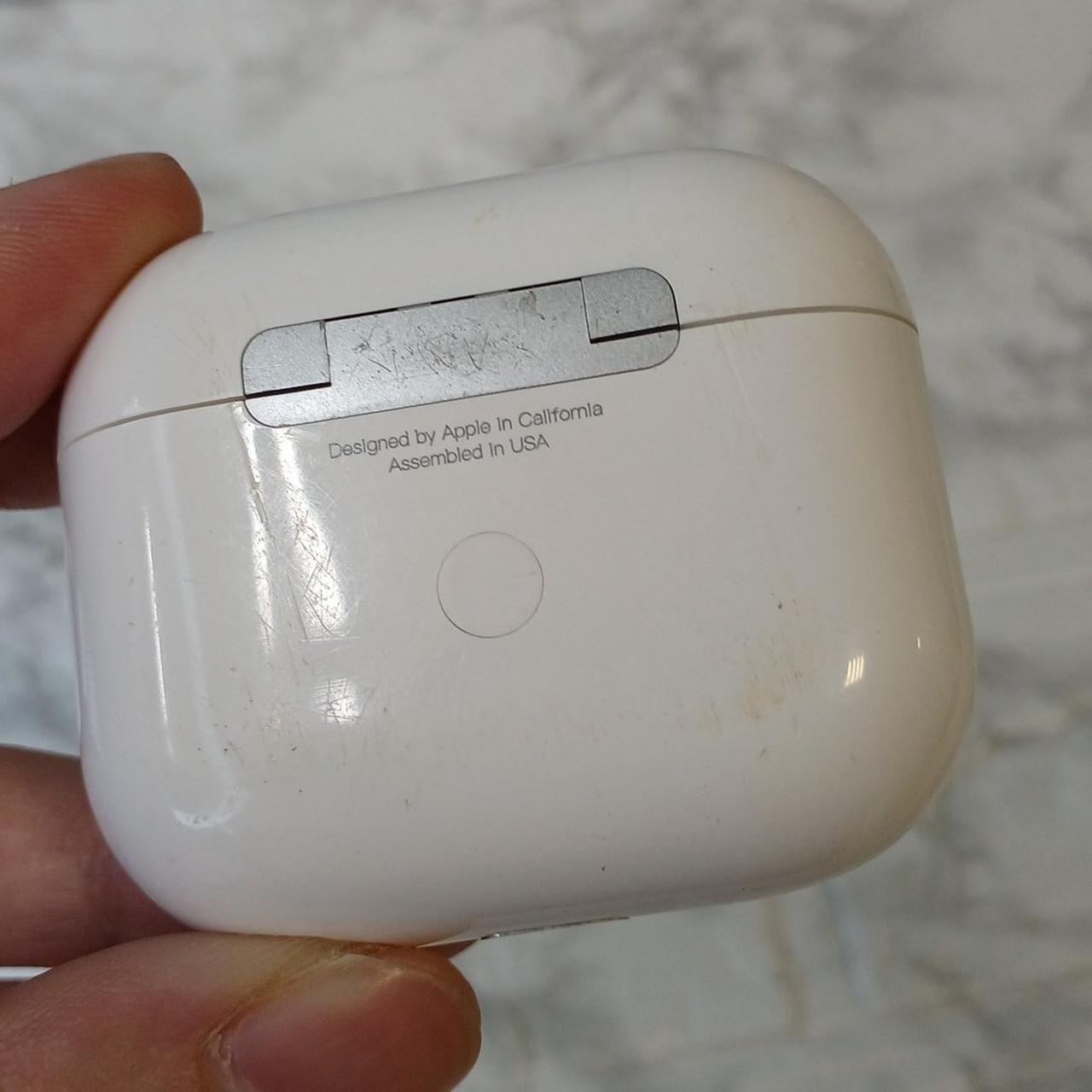 充電ケース傷、汚れあり