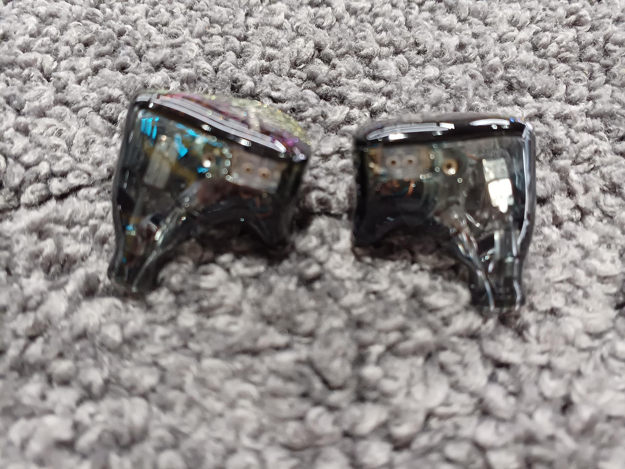 本体はクリアブラック