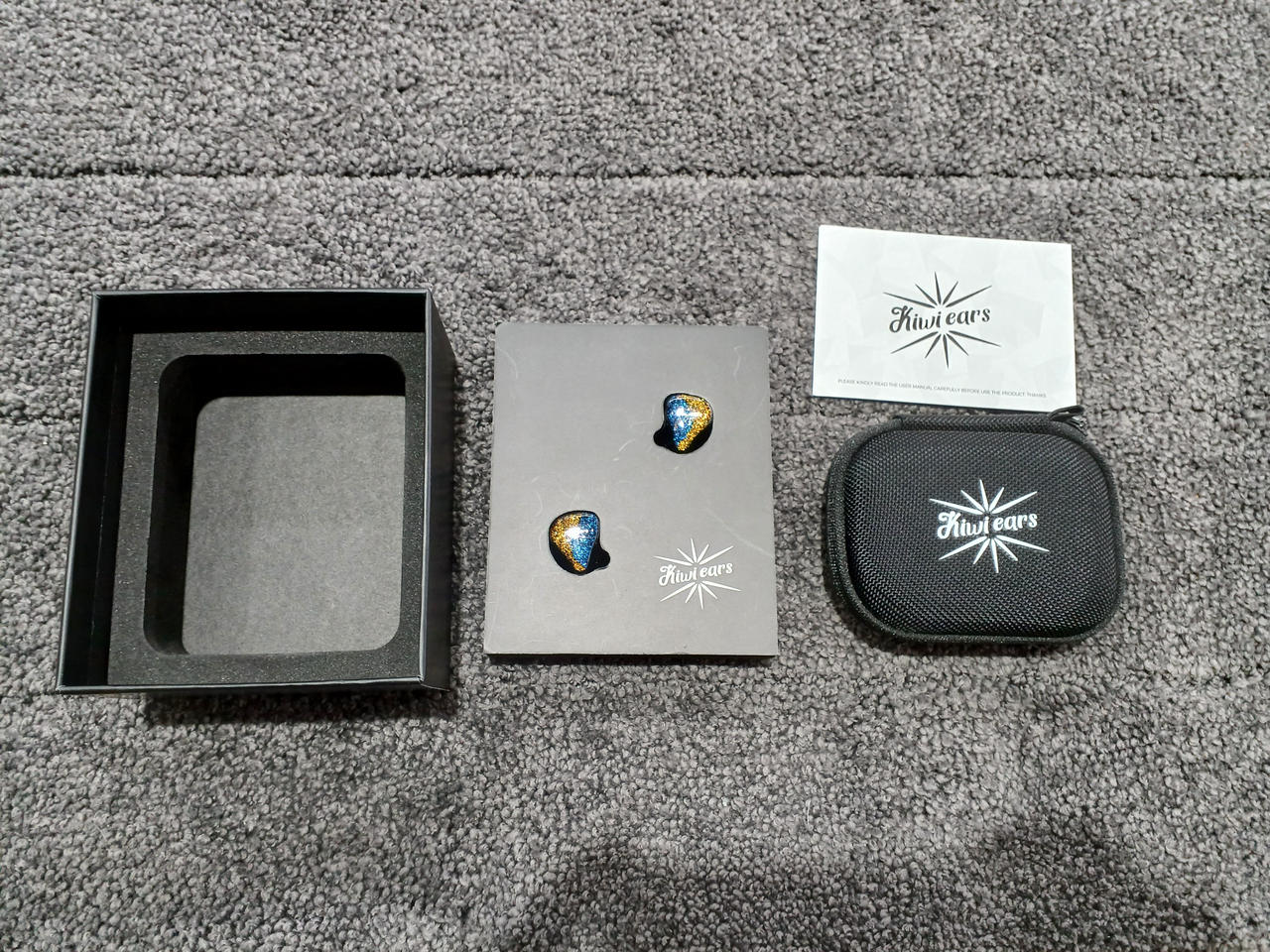 中にケースと説明書