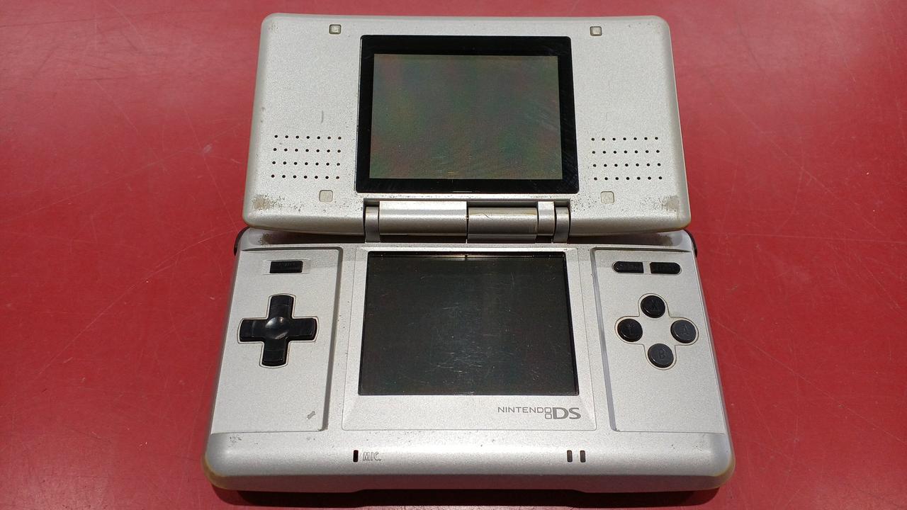 画面に黄ばみがあります。