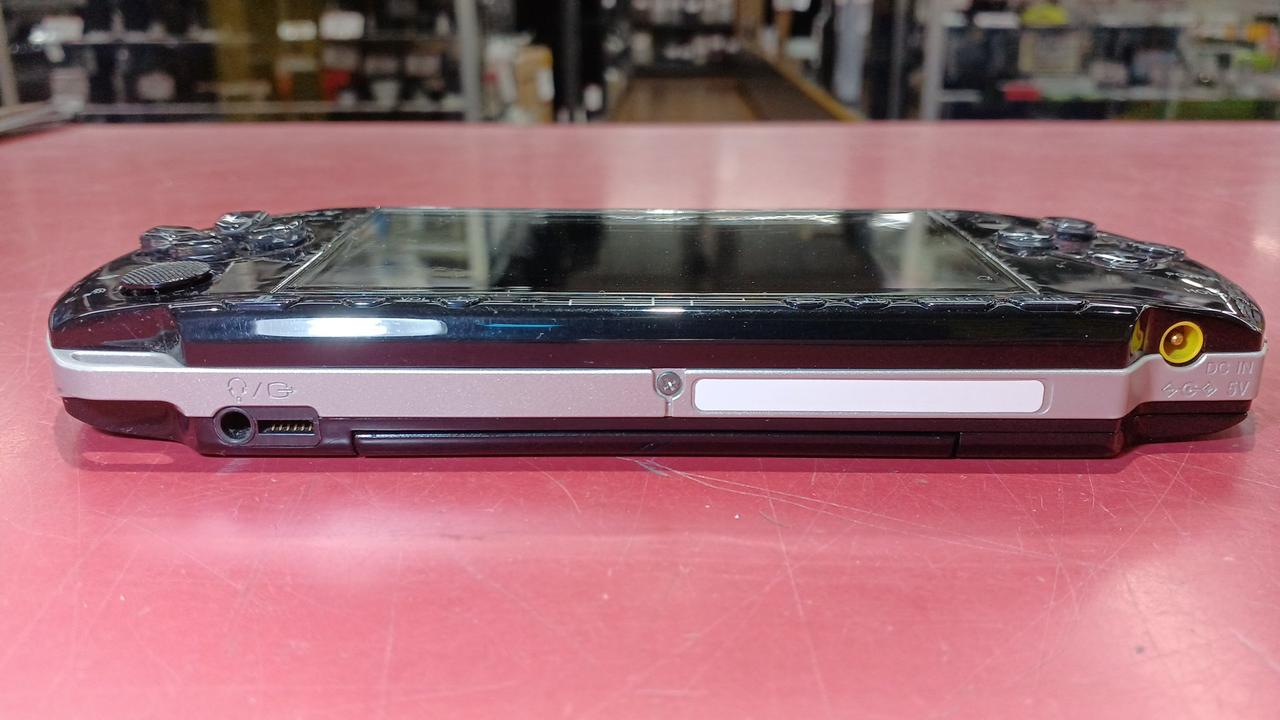 画面に黄ばみがあります。