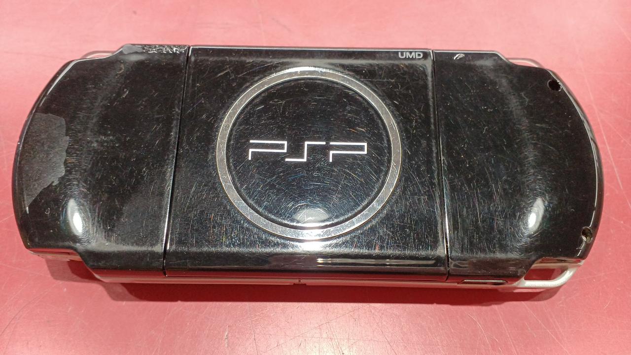 ゲーム起動しました。画面黄ばみあります。