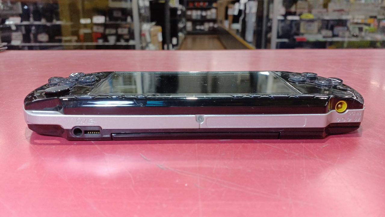 アダプター端子の接触が悪いです。