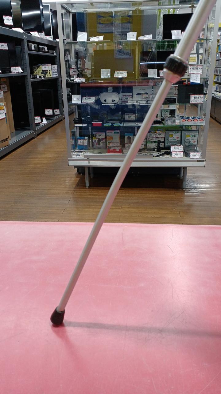 若干曲がってます。