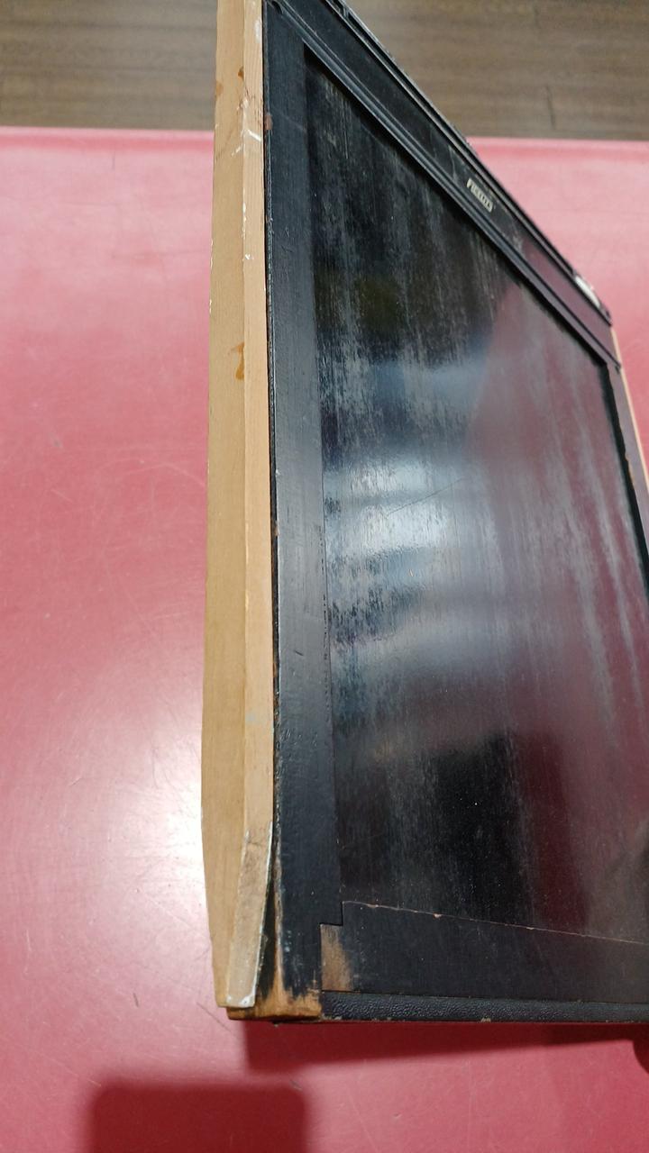 木材で加工されてると思われます