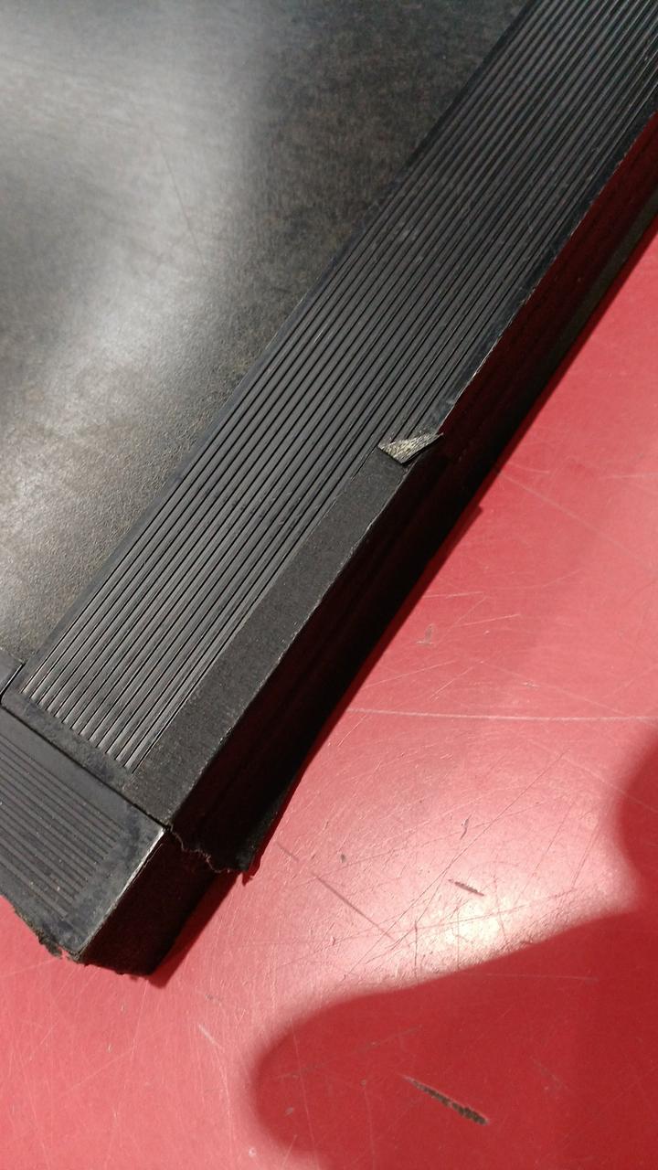 補修した形跡があります