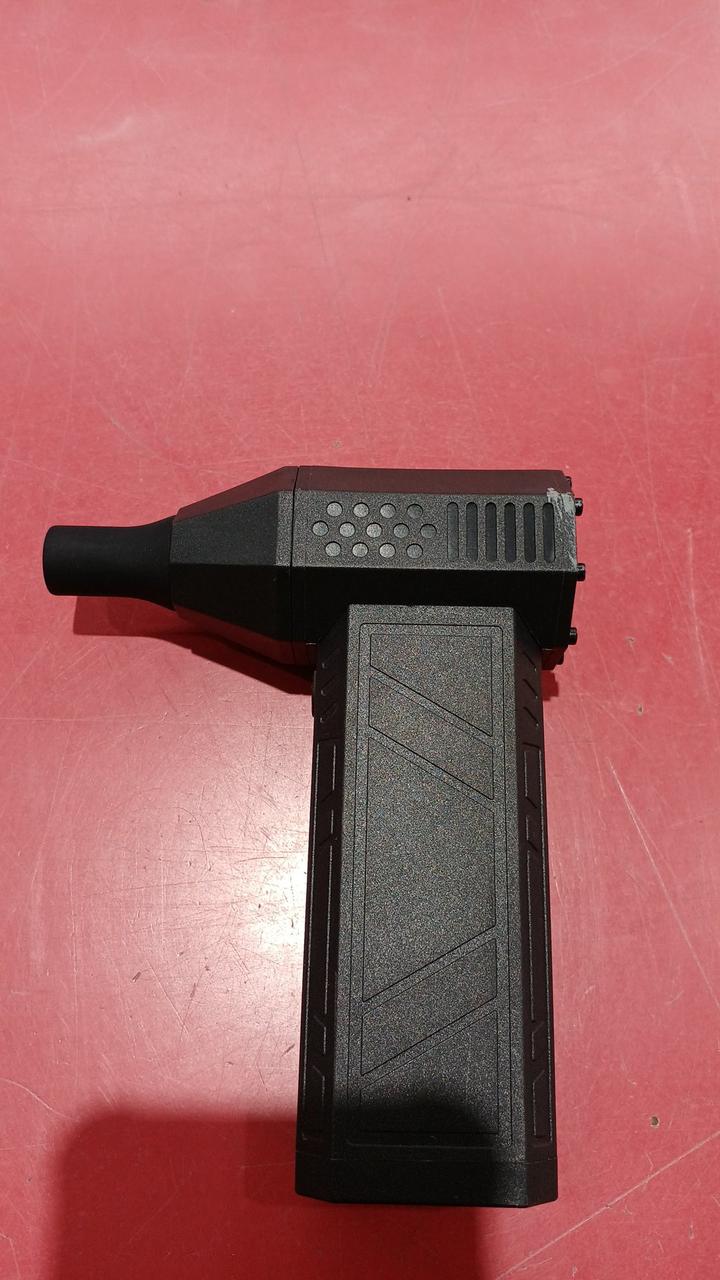 充電式ブロアーです。