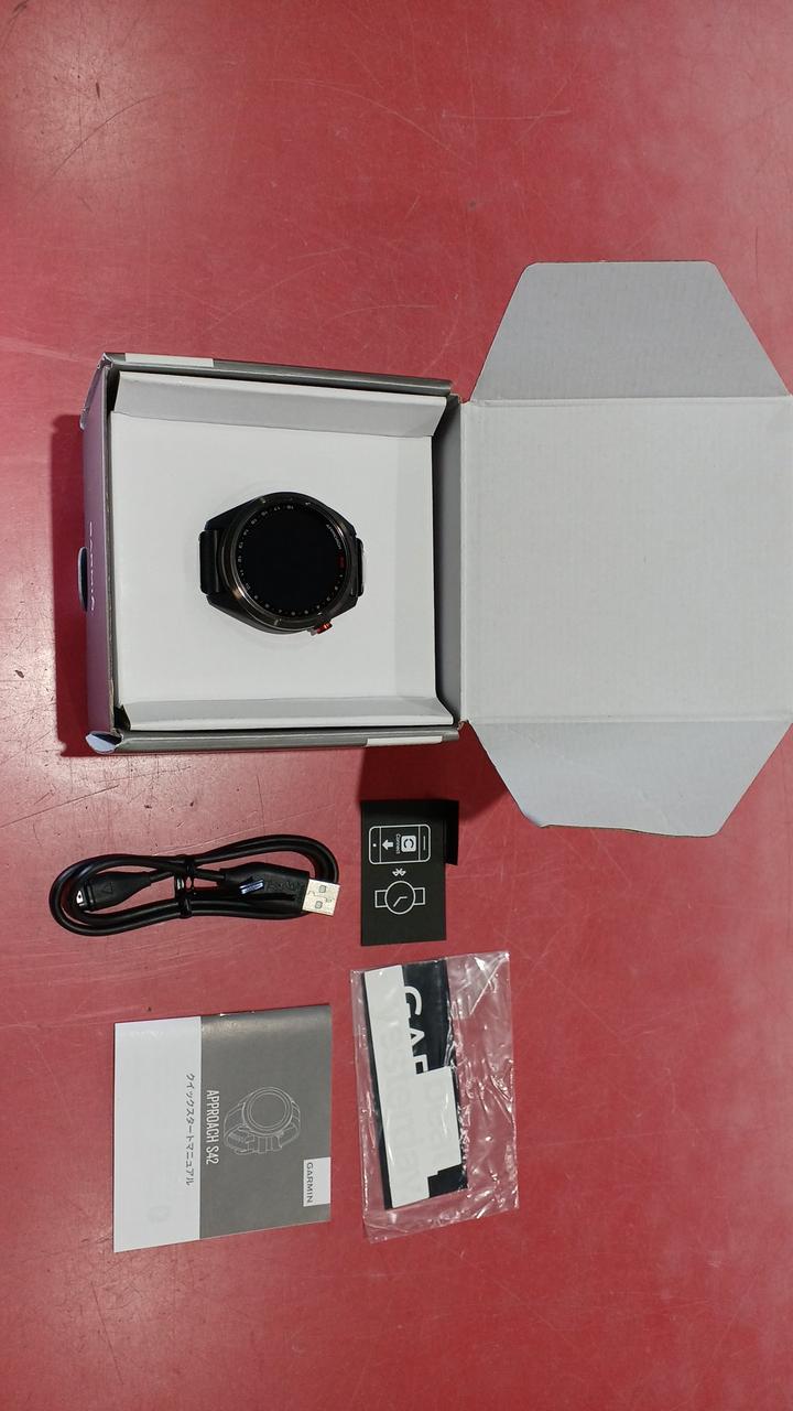 箱、取説、充電ケーブル、ステッカー付属