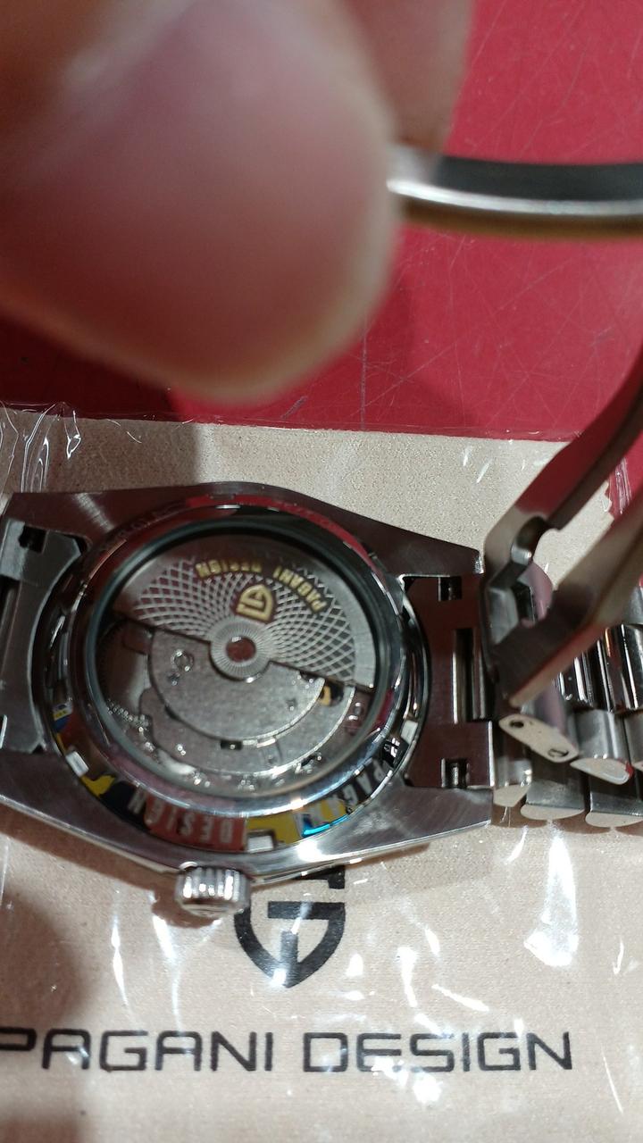 自動巻きです。