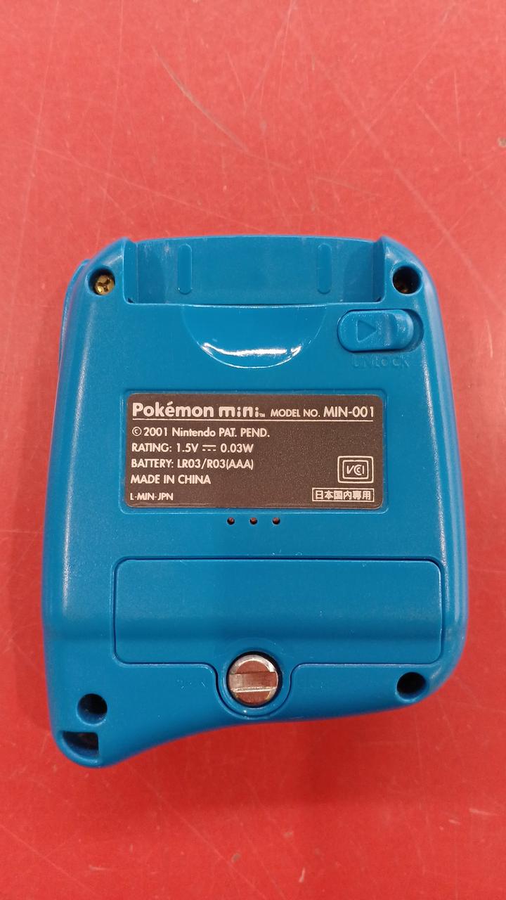 単四電池1本で動きます。