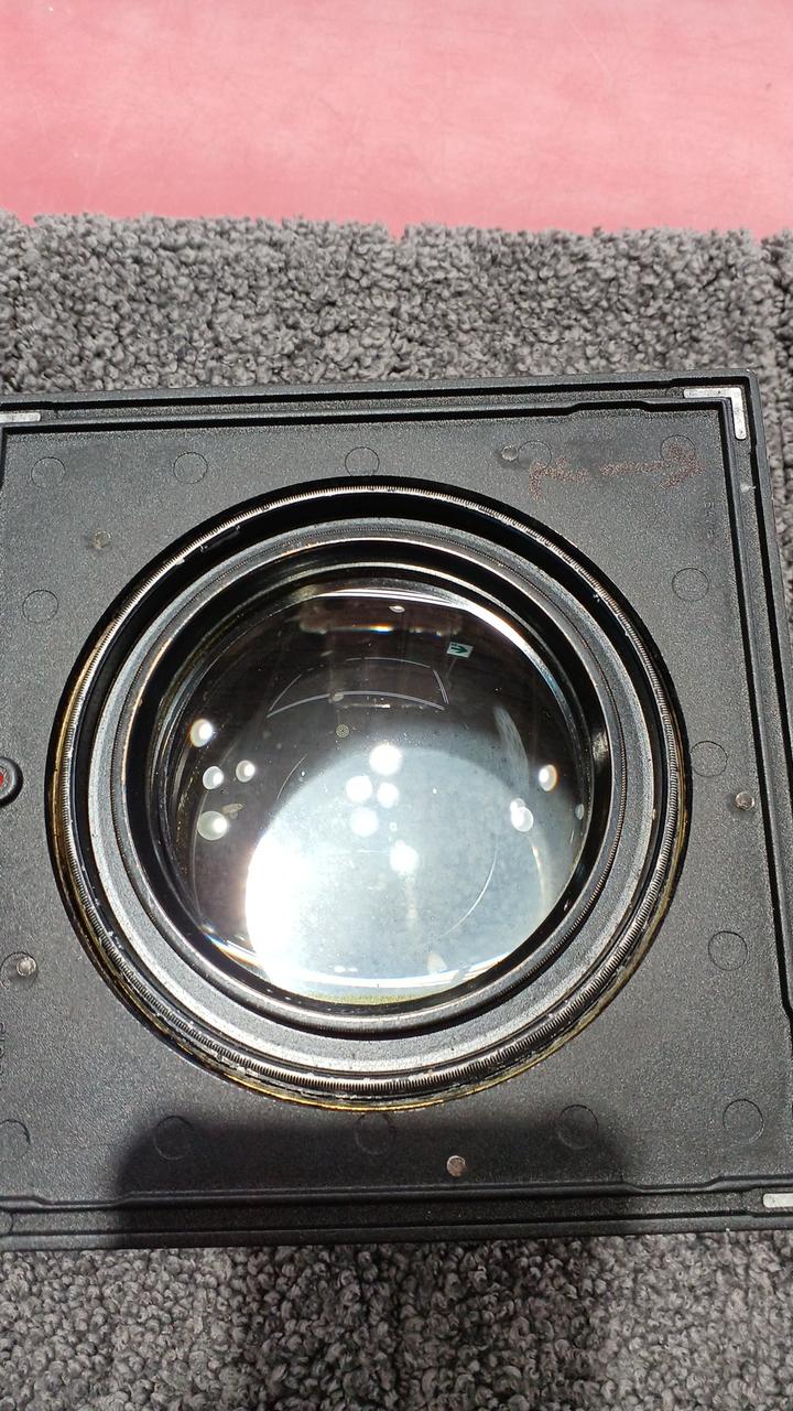 レンズ表面にも傷が多くあります