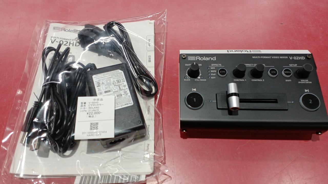 付属品は取説、アダプター、USBケーブル