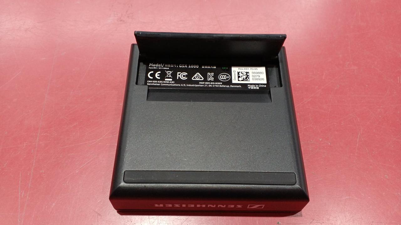 足が開きます。